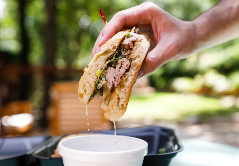 20Pho7Austin | restaurant | 601 W Live Oak St, Austin, TX 78704, USA | 5126455400 OR +1 512-645-5400