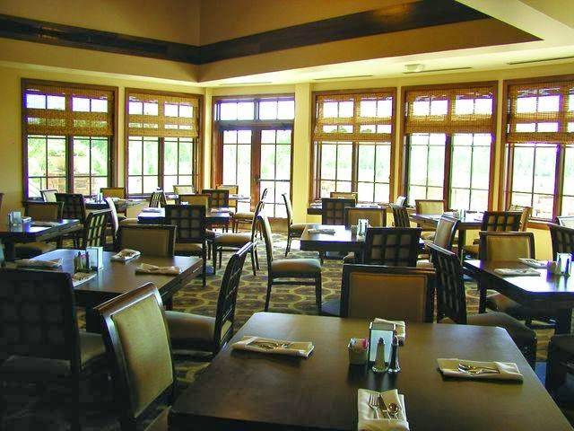 Seasons Restaurant | restaurant | 1 Dye Club Dr, St Charles, MO 63304, USA | 6364778960 OR +1 636-477-8960