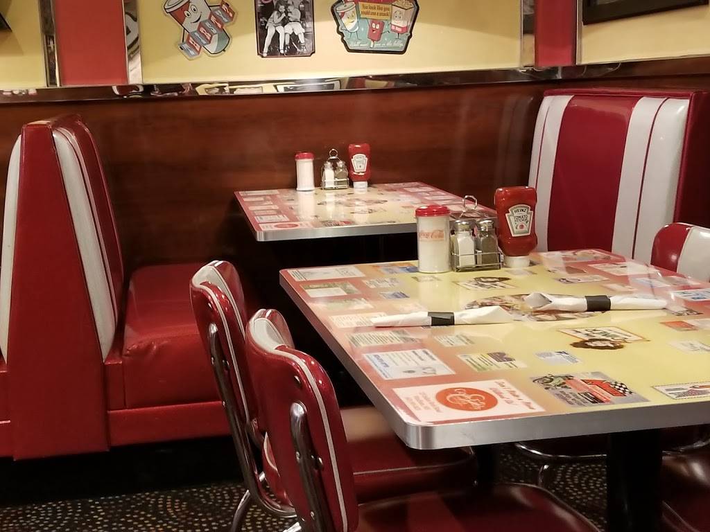 Mary Anns Diner | restaurant | 4 Cobbetts Pond Rd, Windham, NH 03087, USA | 6039653066 OR +1 603-965-3066