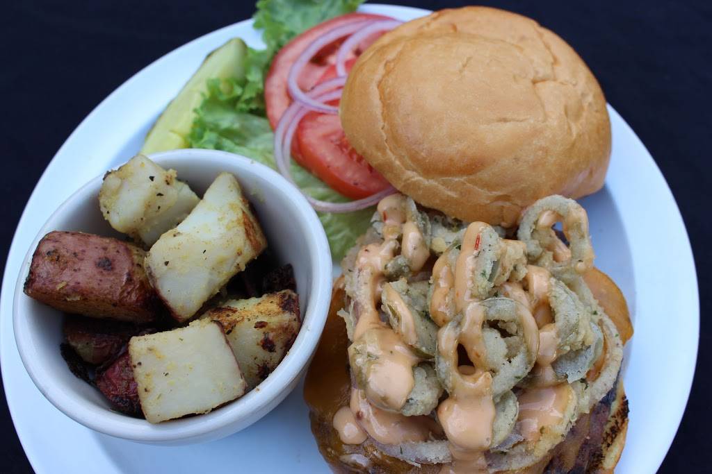 McKennas Place NSB | restaurant | 1443 S Dixie Fwy, New Smyrna Beach, FL 32168, USA | 3864093355 OR +1 386-409-3355