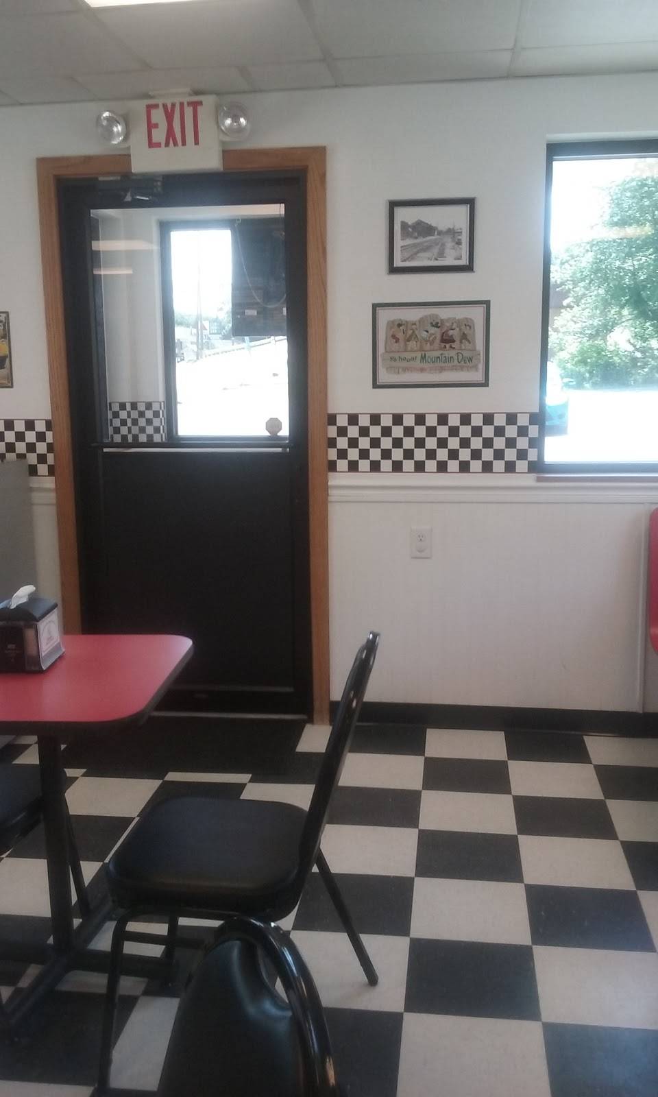 Sarahs Burgers | restaurant | 106 Craig St, Craigsville, VA 24430, USA | 5409979007 OR +1 540-997-9007