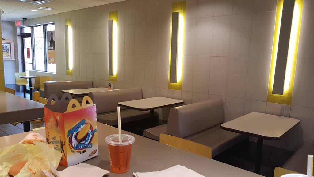 McDonalds | cafe | 77 Queensway East, Simcoe, ON N3Y 4M5, Canada | 5194268085 OR +1 519-426-8085