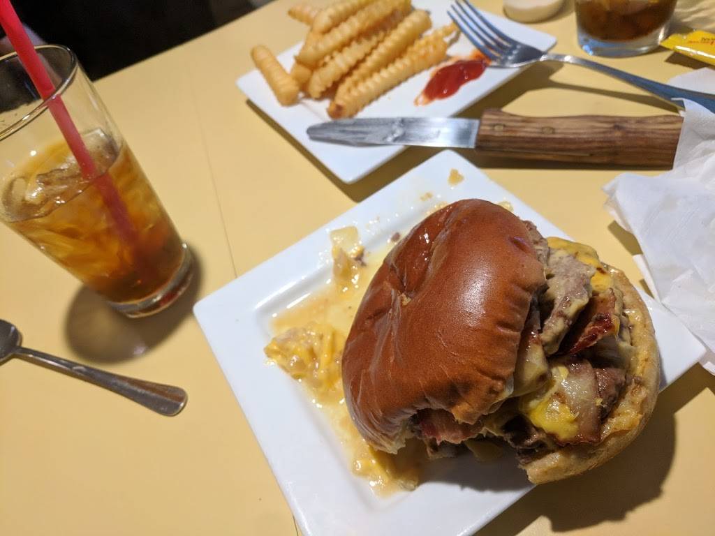 Sollys Grille | restaurant | 4629 N Port Washington Rd, Milwaukee, WI 53212, USA | 4143328808 OR +1 414-332-8808