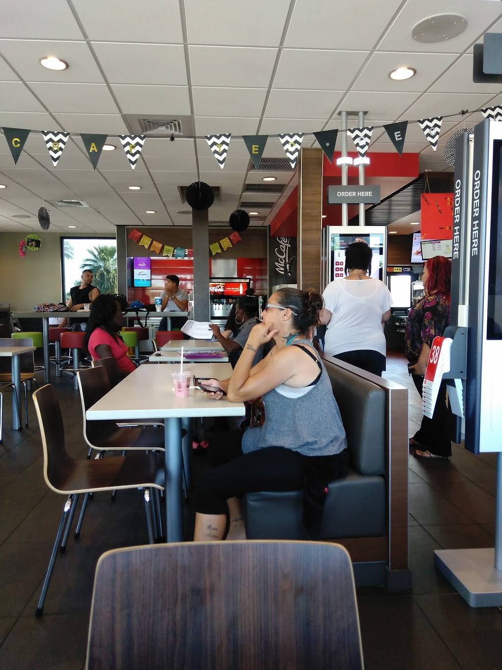 McDonalds | cafe | 6002 N 59th Ave, Glendale, AZ 85301, USA | 6238471394 OR +1 623-847-1394