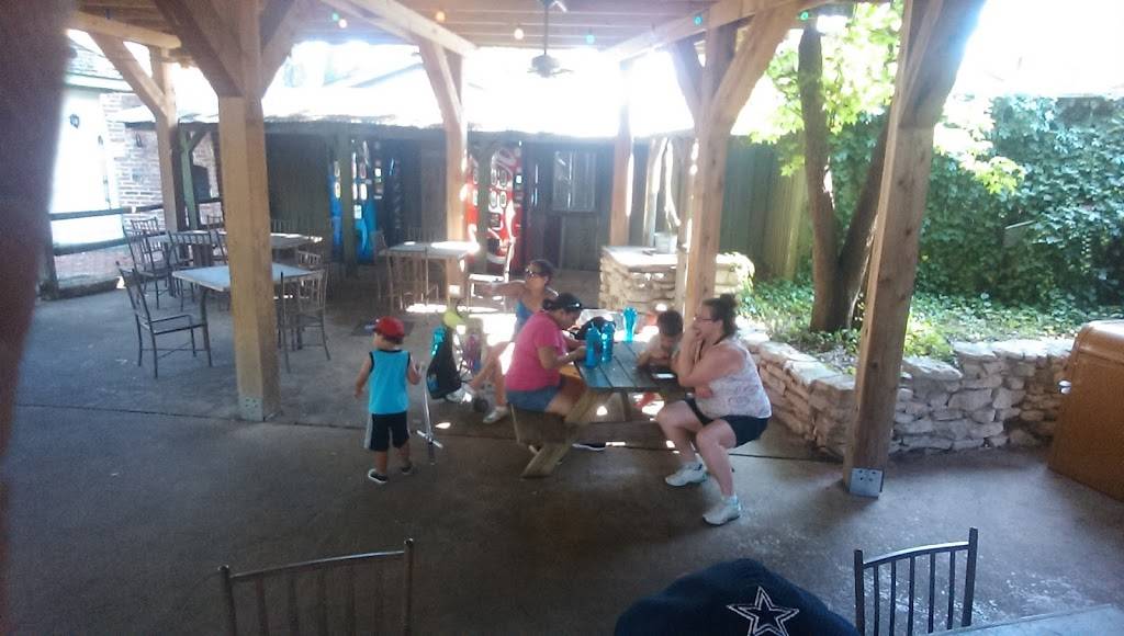 JBs Smokehouse Barbeque | restaurant | I-30, Arlington, TX 76011, USA | 8176408900 OR +1 817-640-8900