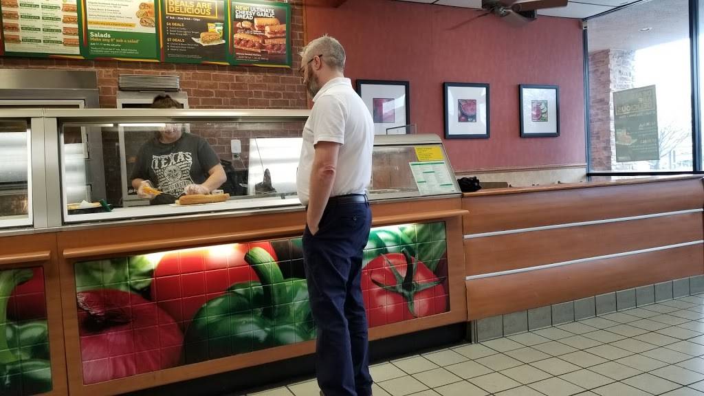 Subway | restaurant | 717 S Interstate 35 E, Denton, TX 76205, USA | 9403837438 OR +1 940-383-7438