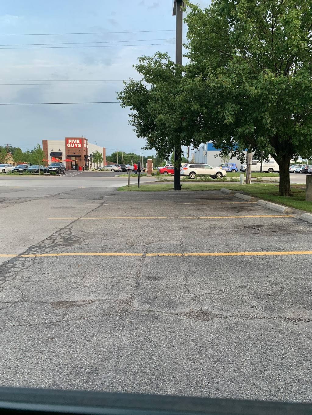 Five Guys | restaurant | 3911 W Bethel Ave, Muncie, IN 47304, USA | 7653137567 OR +1 765-313-7567