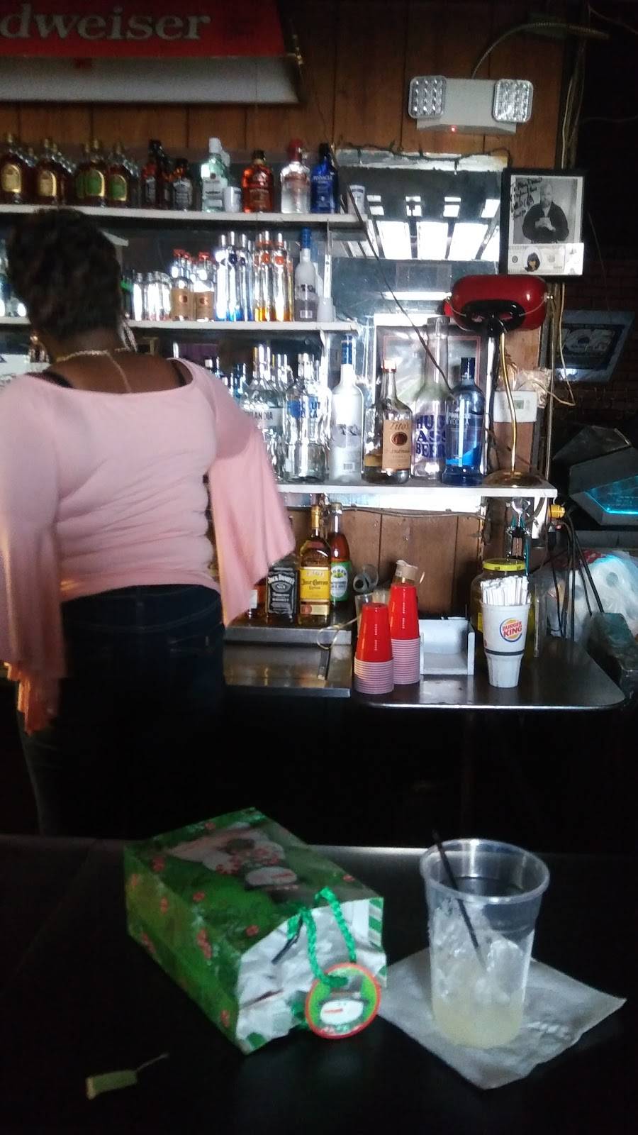 J & R Bar & Grill (Formerly Peyton Place Restaurant) | restaurant | 718 Graymont Ave N, Birmingham, AL 35203, USA | 2052023197 OR +1 205-202-3197