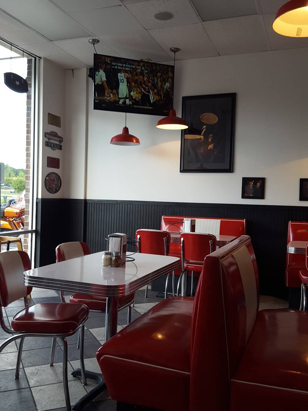 Joes World Famous Pizzeria | restaurant | 1260 US Hwy 72 E, Athens, AL 35611, USA | 2564348400 OR +1 256-434-8400