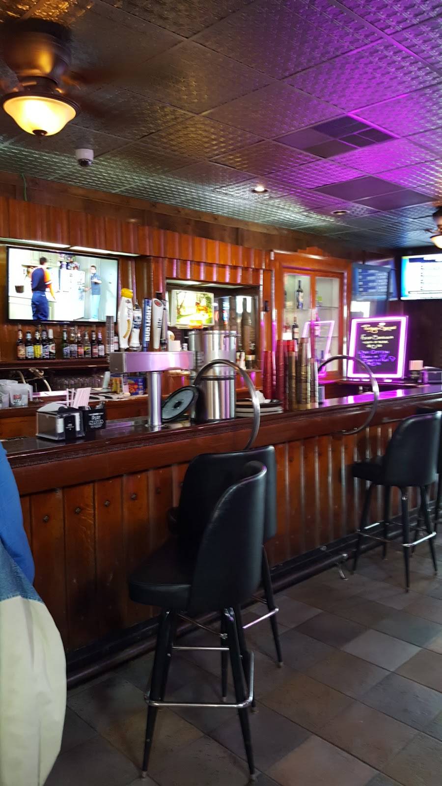 Corner Inn | restaurant | 118 S Magnolia St, Elmwood, IL 61529, USA | 3097411032 OR +1 309-741-1032