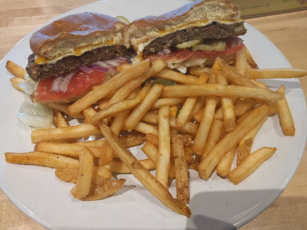 Bostons Restaurant & Sports Bar | restaurant | 3301 Centre Blvd, Lansing, MI 48912, USA | 5174892200 OR +1 517-489-2200