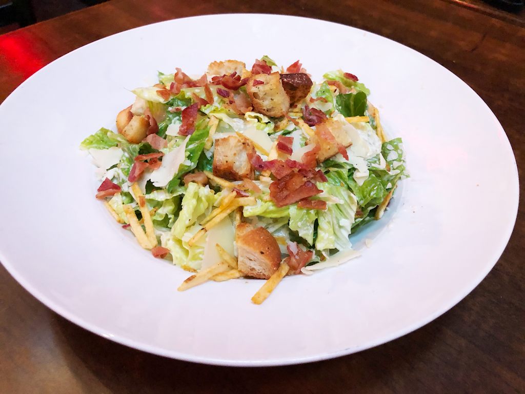 Queens Hometown Pub & Queens Nightclub | night club | 94 Dunlop St E, Barrie, ON L4M 1A4, Canada | 7057282424 OR +1 705-728-2424