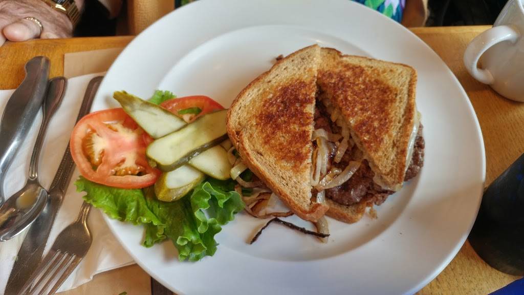 Saras Family Restaurant | restaurant | 5792 Coventry Ln, Fort Wayne, IN 46804, USA | 2604364185 OR +1 260-436-4185