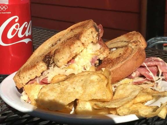 The Cup & Muffin | meal takeaway | 10969 NE State Hwy 104, Kingston, WA 98346, USA | 3602973364 OR +1 360-297-3364