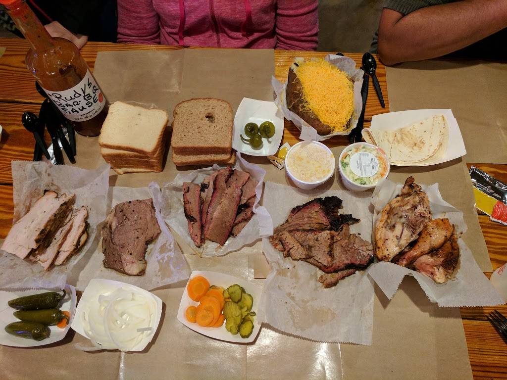 Rudys "Country Store" and Bar-B-Q | restaurant | 844 TX-337 Loop, New Braunfels, TX 78130, USA | 8306093337 OR +1 830-609-3337