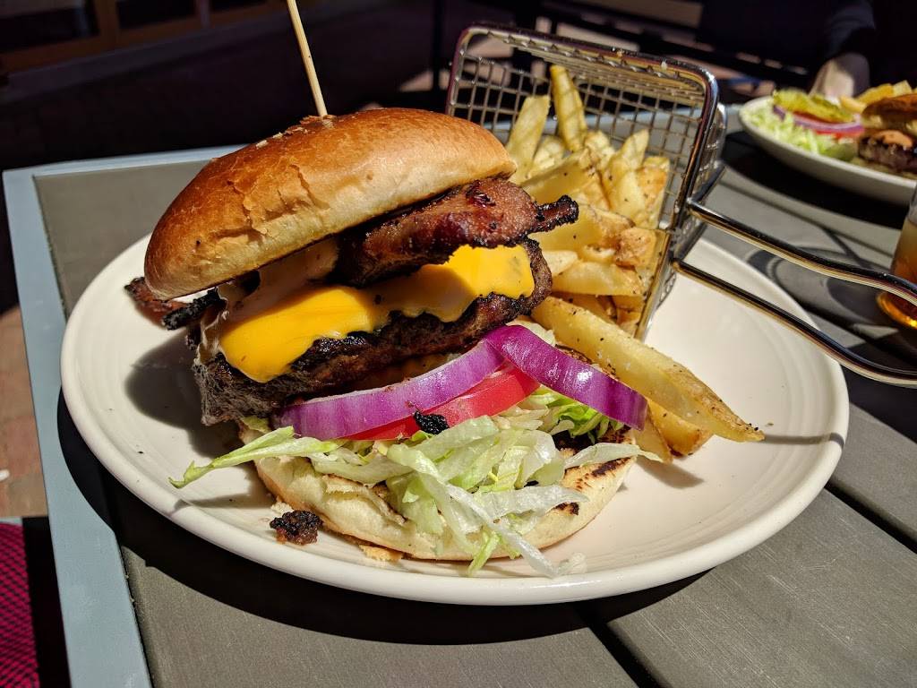 Blue Moon Taphouse | restaurant | 333 Waterside Dr #108, Norfolk, VA 23510, USA | 7574267433 OR +1 757-426-7433