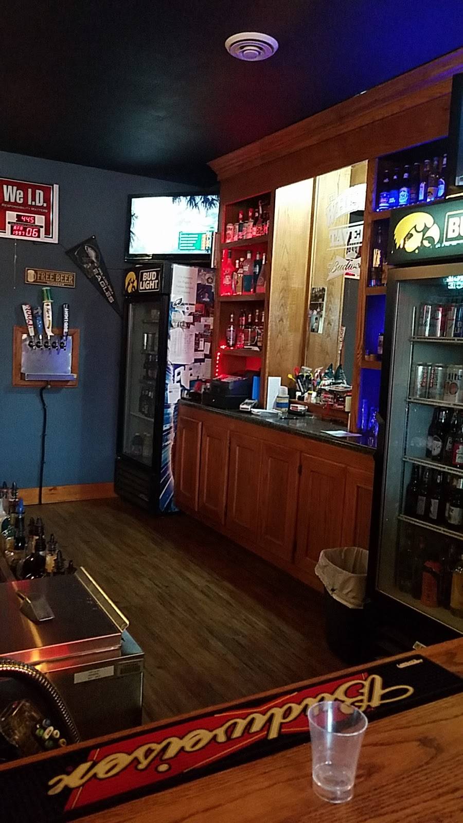 Whiskey Tavern | restaurant | 31 Main St, Newhall, IA 52315, USA | 3192235132 OR +1 319-223-5132