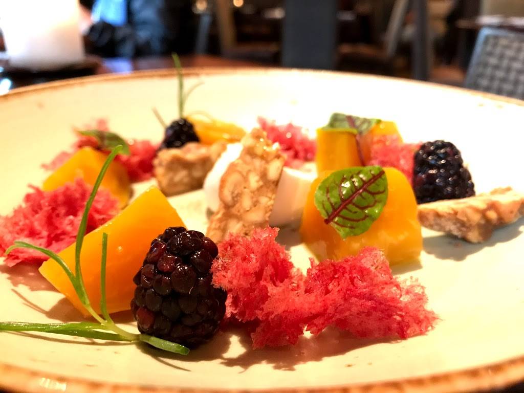 Tiffins Restaurant | restaurant | 2901 Osceola Pkwy Discovery Island, Orlando, FL 32830, USA | 4079391947 OR +1 407-939-1947