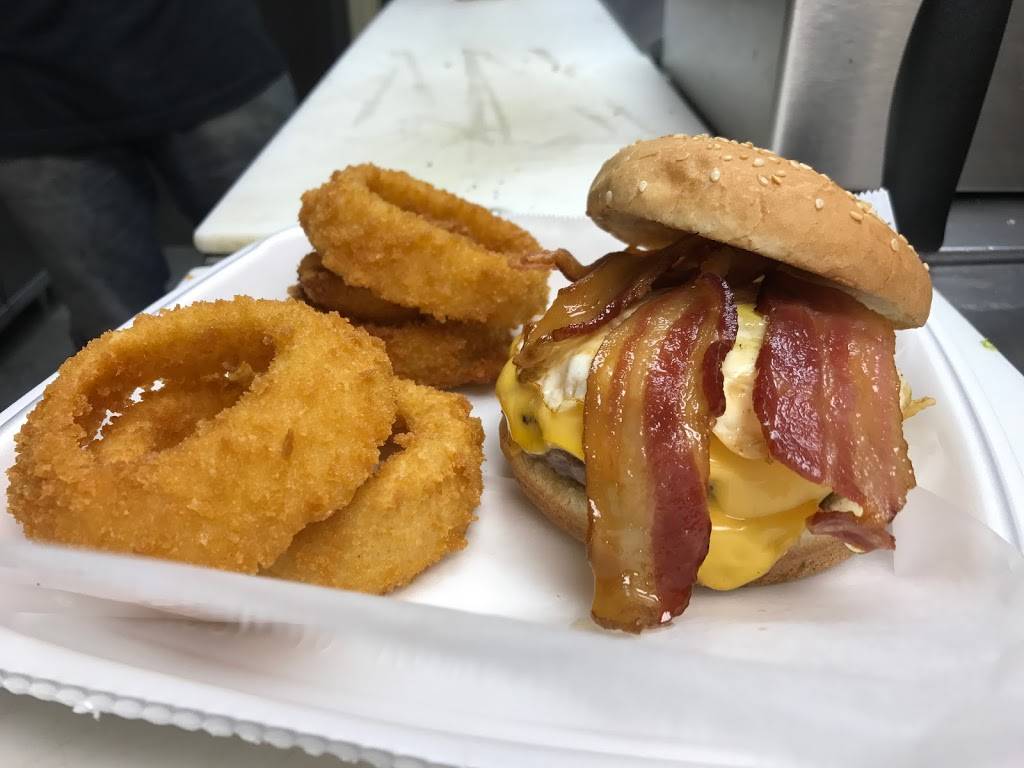 Burger on the Mile | restaurant | 28 Woodcleft Ave, Freeport, NY 11520, USA | 5167712874 OR +1 516-771-2874