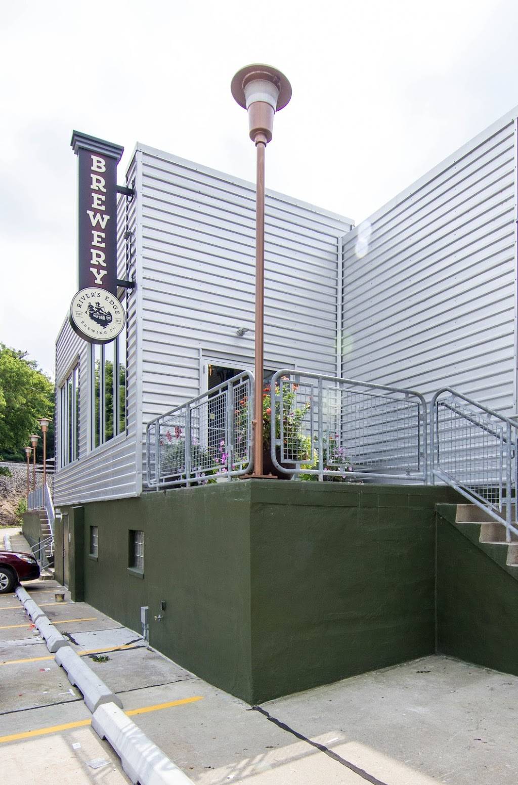 Rivers Edge Brewing Company | restaurant | 125 S Main St #400, Milford, MI 48381, USA | 2486851625 OR +1 248-685-1625