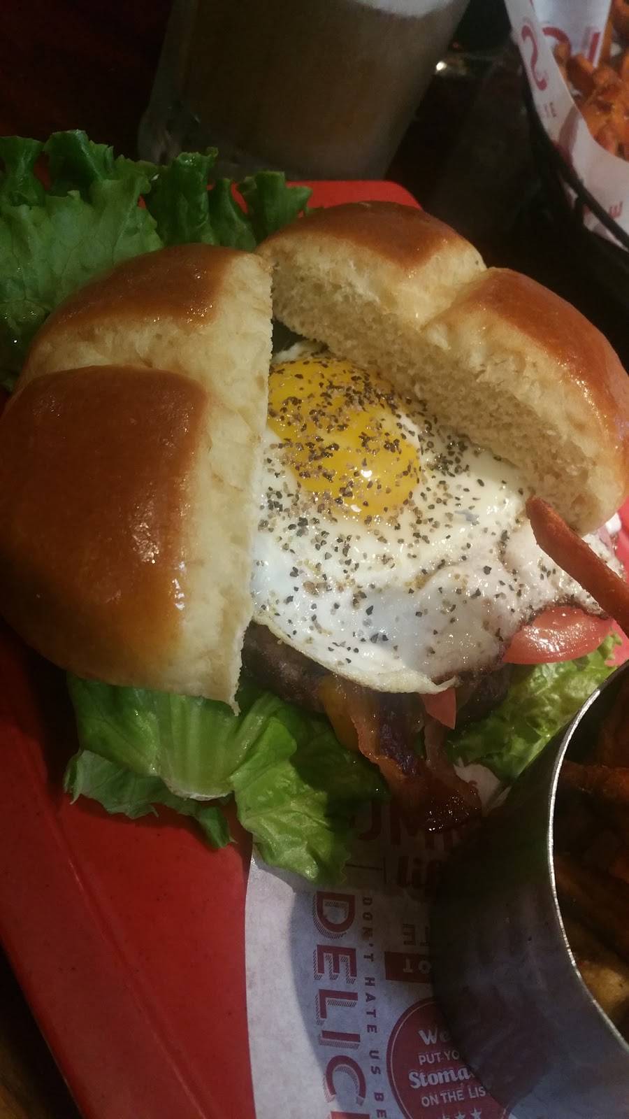 Red Robin Gourmet Burgers and Brews | meal takeaway | 701 Russell Ave, Gaithersburg, MD 20877, USA | 2406318777 OR +1 240-631-8777