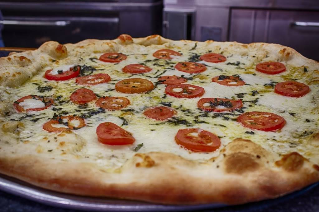 SoPies NY Pizzeria | restaurant | 130 W New Hampshire Ave, Southern Pines, NC 28387, USA | 9107251092 OR +1 910-725-1092