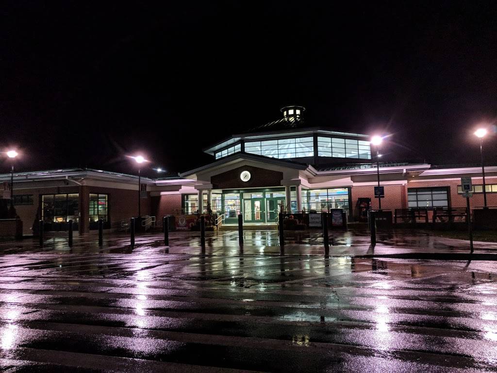 West Gardiner Service Plaza | restaurant | West Gardiner, ME 04345, USA | 2078354040 OR +1 207-835-4040