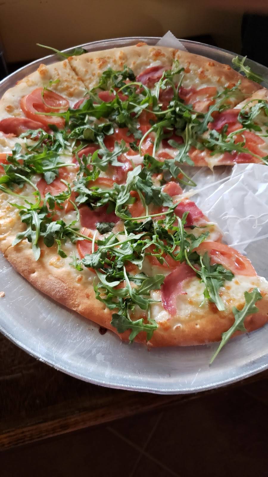 Castellos Pizza | restaurant | 8947 Conroy Windermere Rd, Orlando, FL 32835, USA | 4078760021 OR +1 407-876-0021