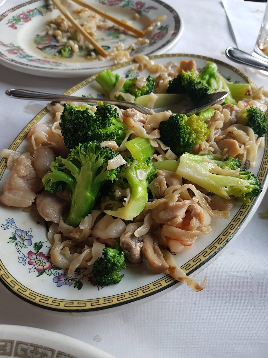 Golden Palace Restaurant | restaurant | 2195 Carling Ave, Ottawa, ON K2B 7E8, Canada | 6138208444 OR +1 613-820-8444