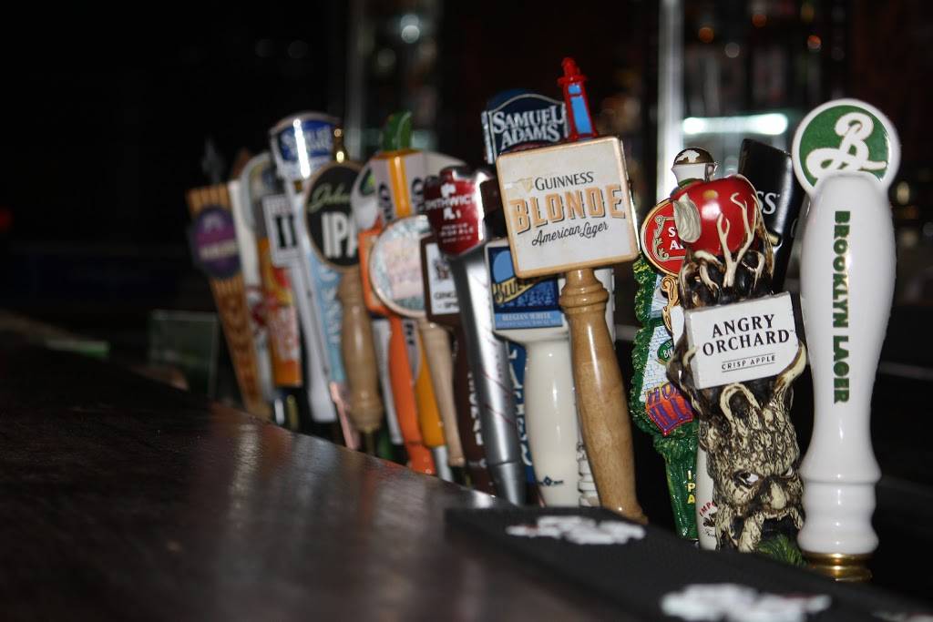 Johnny McGoreys Pub | restaurant | 131 Front St, Massapequa Park, NY 11762, USA | 5167978584 OR +1 516-797-8584