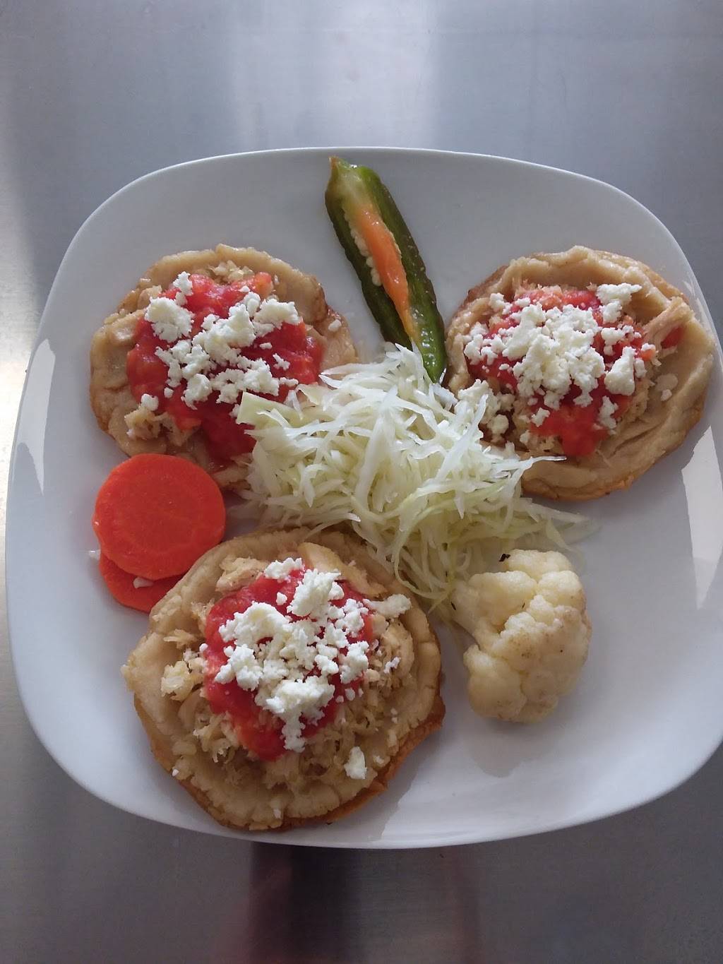 Mi Quetzal restaurant | restaurant | 207 W Grand Ave, Bensenville, IL 60106, USA | 6304758685 OR +1 630-475-8685