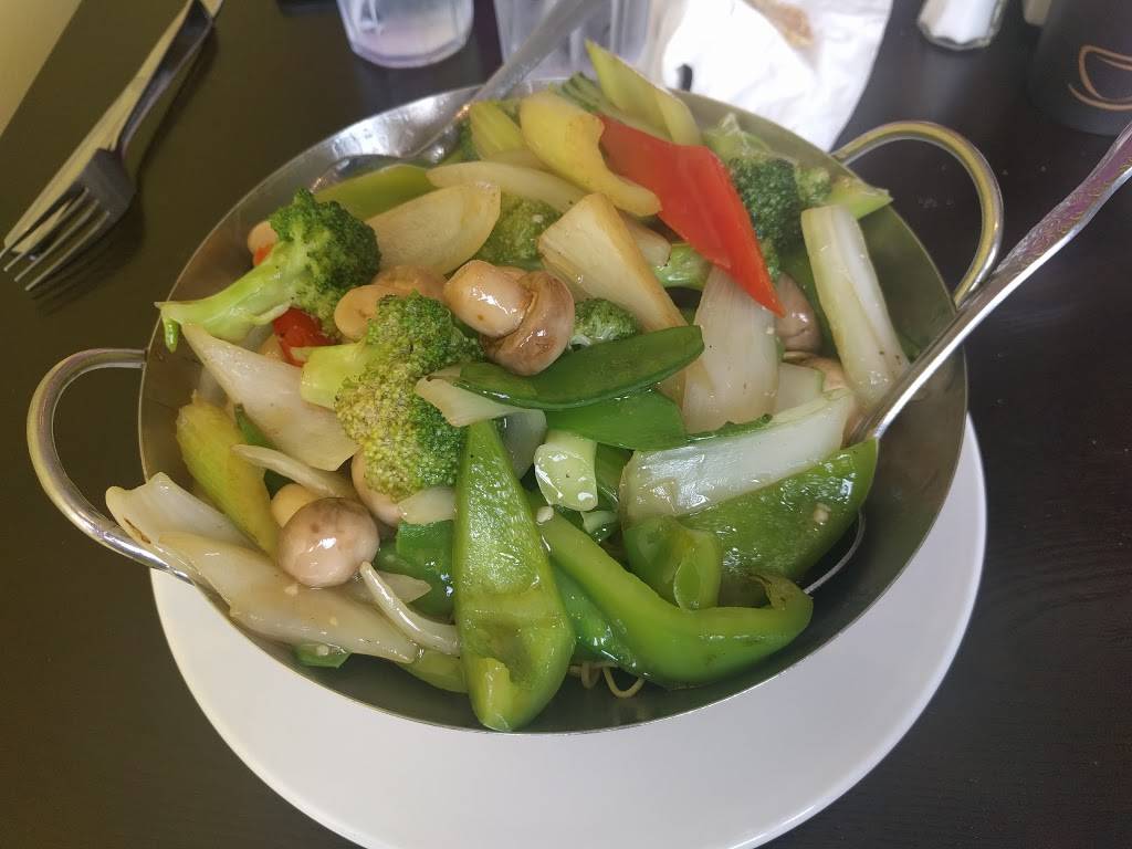 Yins Restaurant Port Dover | restaurant | 305 Main St, Port Dover, ON N0A 1N0, Canada | 5195831810 OR +1 519-583-1810