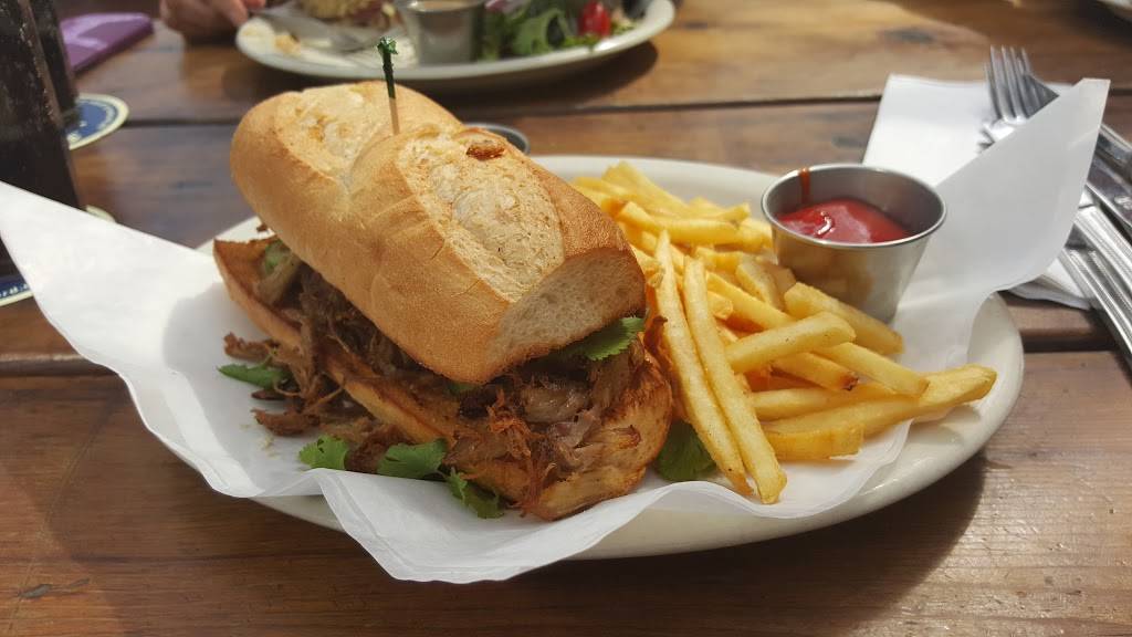 Flying Saucer | restaurant | 111 E 3rd St, Fort Worth, TX 76102, USA | 8173367470 OR +1 817-336-7470