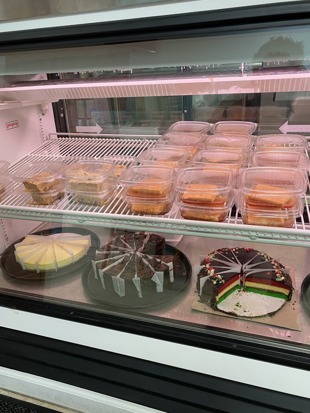 Tropical Taste and Grill | restaurant | 606 S Main St, Waterbury, CT 06706, USA | 2037253478 OR +1 203-725-3478