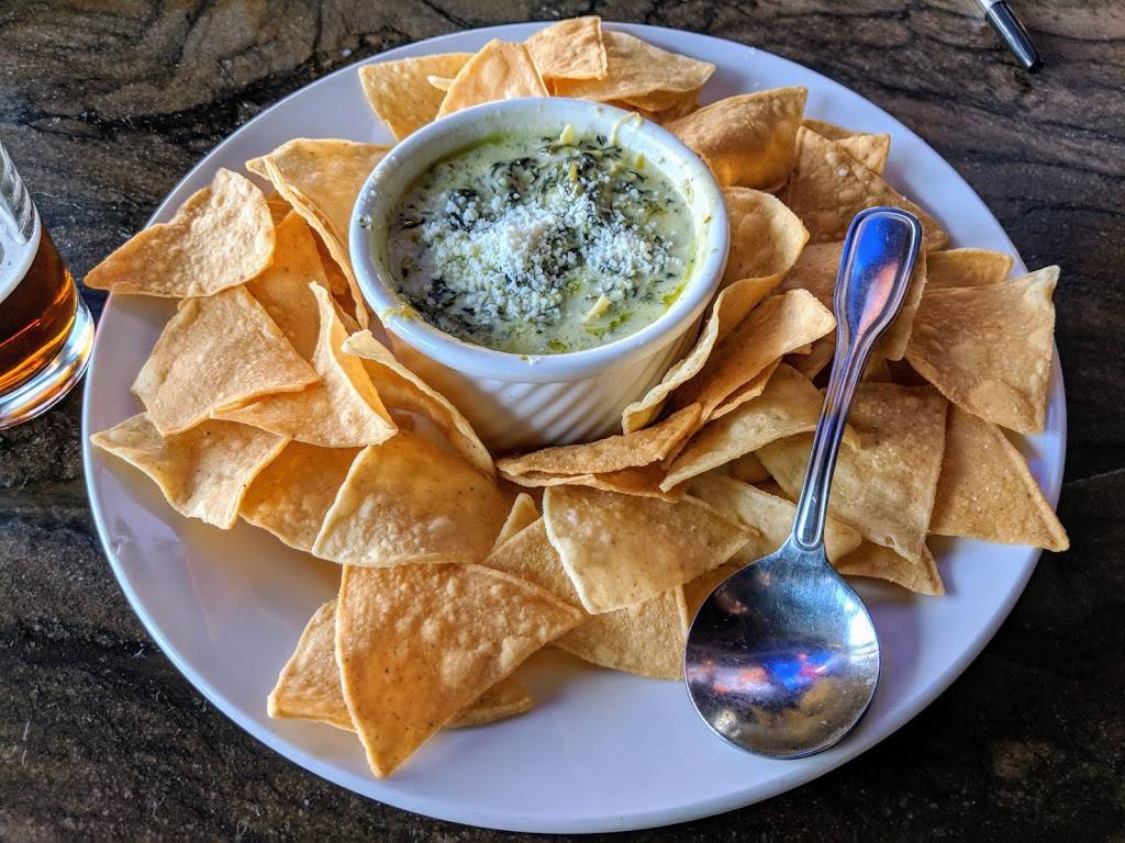 Hop Social Tavern | restaurant | 3405 W Chandler Blvd, Chandler, AZ 85226, USA | 4804854677 OR +1 480-485-4677