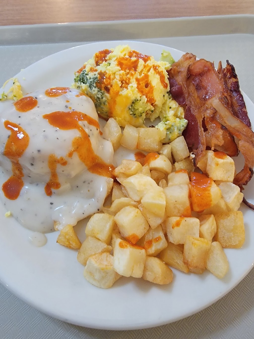 Thunderbird DFAC | restaurant | 5218 La Guardia, Sierra Vista, AZ 85613, USA | 5205332005 OR +1 520-533-2005