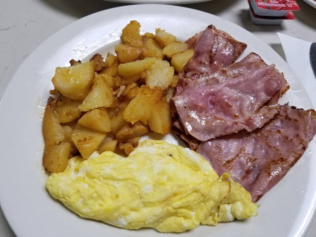 West Main Luncheonette | restaurant | 13 W Main St, Bergenfield, NJ 07621, USA | 2013879849 OR +1 201-387-9849