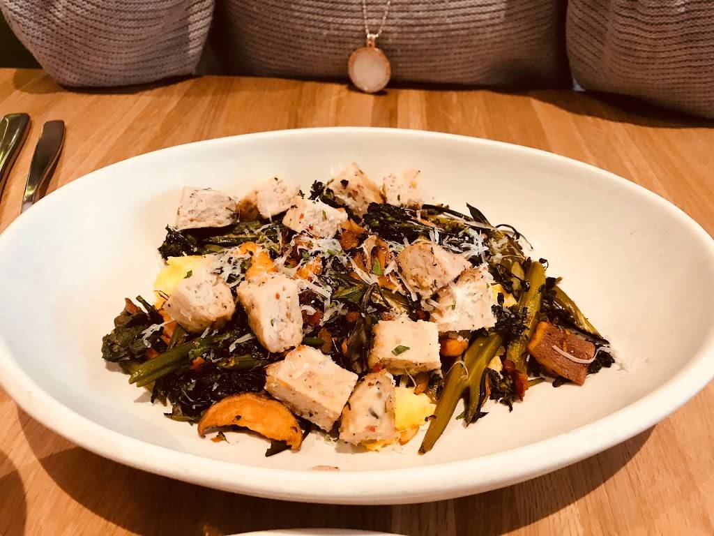 True Food Kitchen | restaurant | 1 W Erie St, Chicago, IL 60654, USA | 3122046981 OR +1 312-204-6981