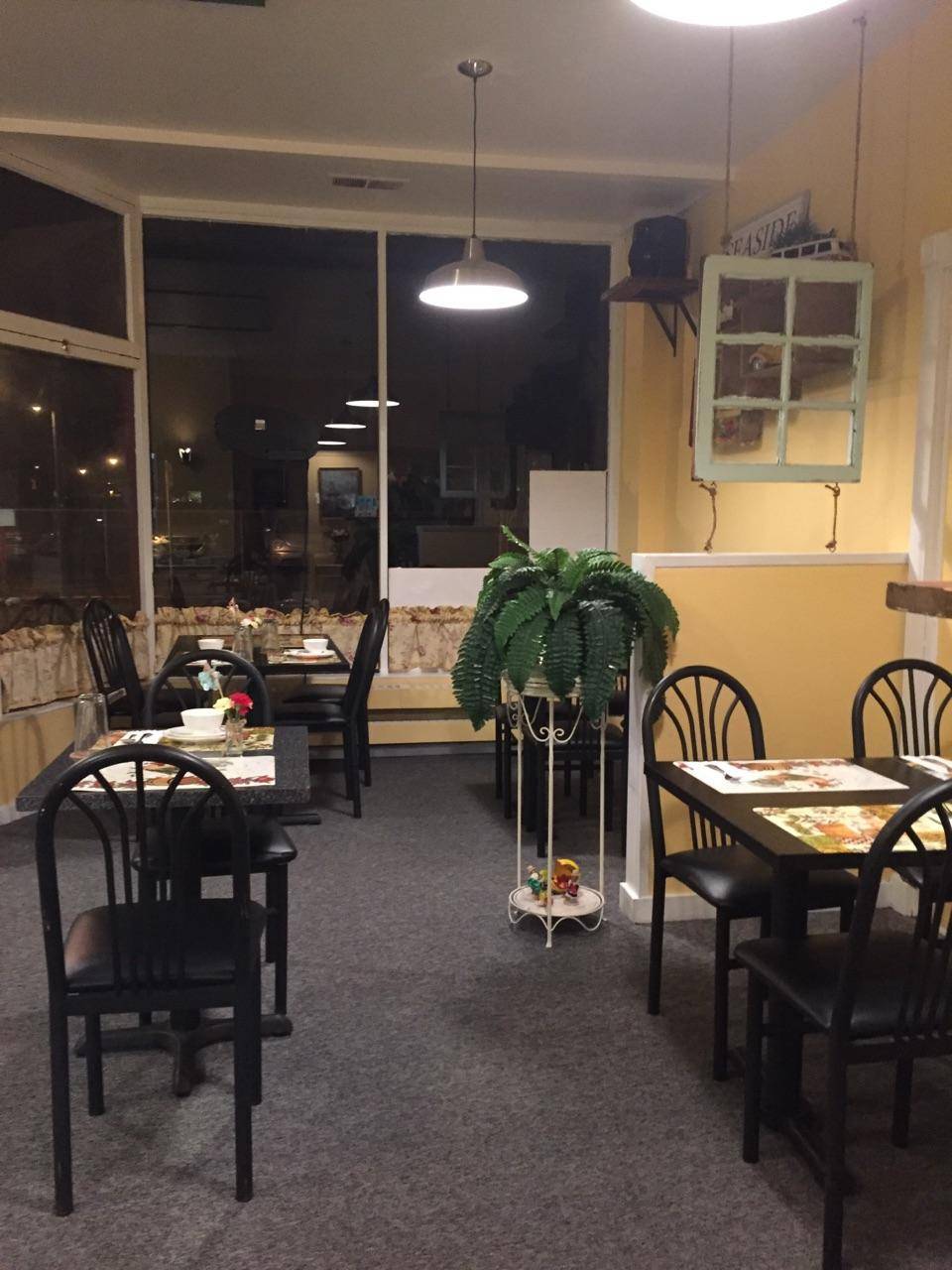 Yellow Curry Cozy Thai | restaurant | 20 N Holladay Dr, Seaside, OR 97138, USA | 5037397272 OR +1 503-739-7272