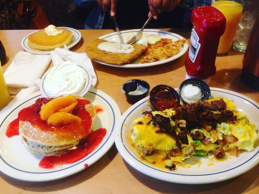 IHOP | restaurant | 588 S Alafaya Trail Ste 60, Alafaya, FL 32828, USA | 4074549931 OR +1 407-454-9931
