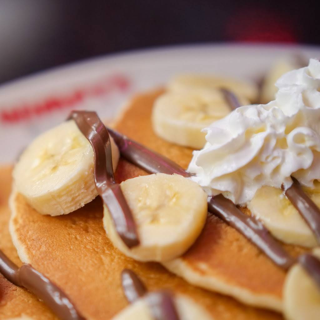 Wimpys Diner | restaurant | 685 University Ave, Orillia, ON L3V 6H2, Canada | 7053239696 OR +1 705-323-9696