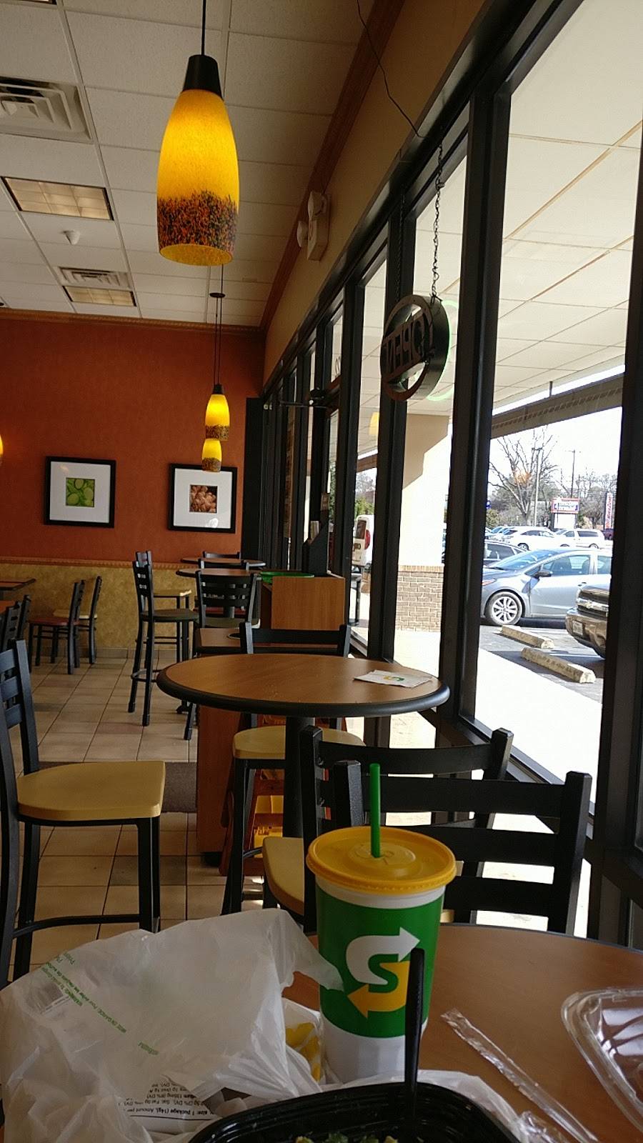 Subway Restaurants | restaurant | University Commons, 603 W University Ave Suite 122, Georgetown, TX 78626, USA | 5128685200 OR +1 512-868-5200