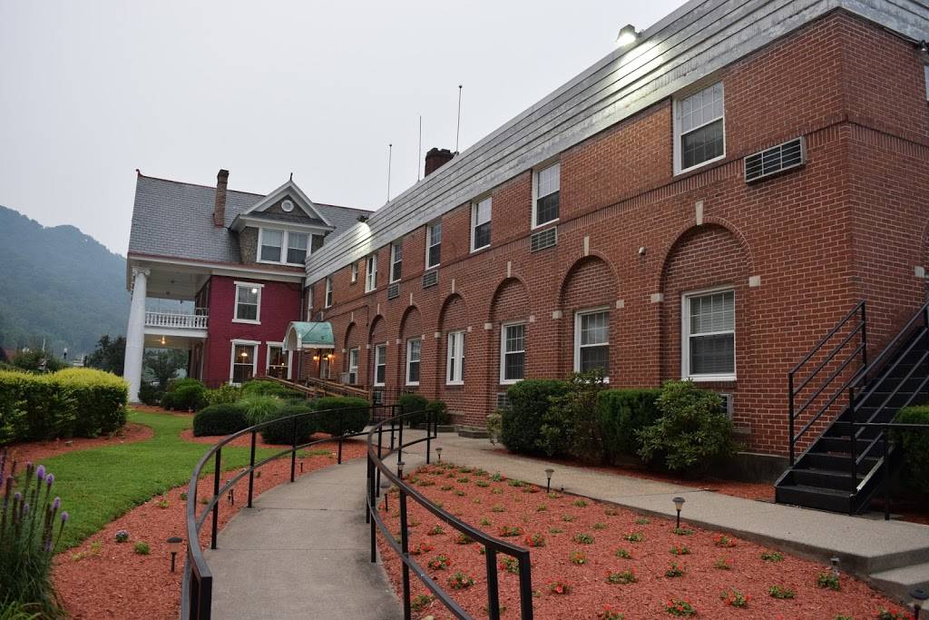 Glen Ferris Inn | restaurant | 9022 Midland Trail, Route 60, Glen Ferris, WV 25090, USA | 3046321111 OR +1 304-632-1111