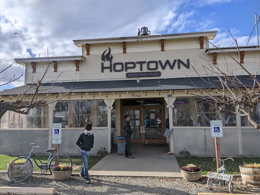 HopTown Wood-Fired Pizza | restaurant | 2560 Donald Wapato Rd, Wapato, WA 98951, USA | 5099524414 OR +1 509-952-4414