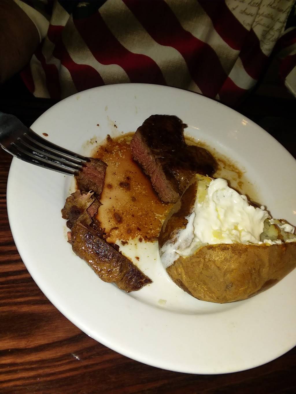 LongHorn Steakhouse | meal takeaway | 300 Conservation Rd, Garner, NC 27529, USA | 9197727707 OR +1 919-772-7707