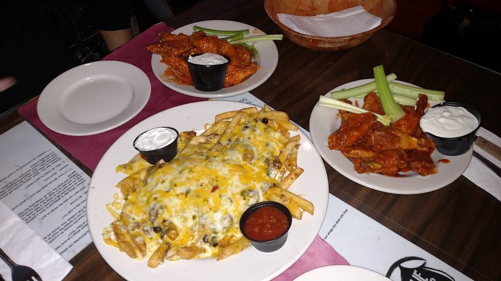 Charlie Meaneys | restaurant | 52 Central Ct, Valley Stream, NY 11580, USA | 5165962337 OR +1 516-596-2337