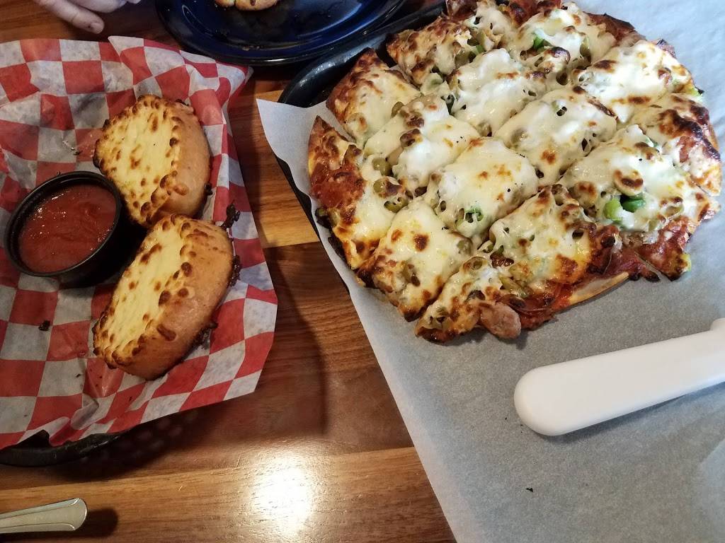 Reds Savoy Pizza | restaurant | 1575 Queens Dr, Woodbury, MN 55125, USA | 6513408502 OR +1 651-340-8502