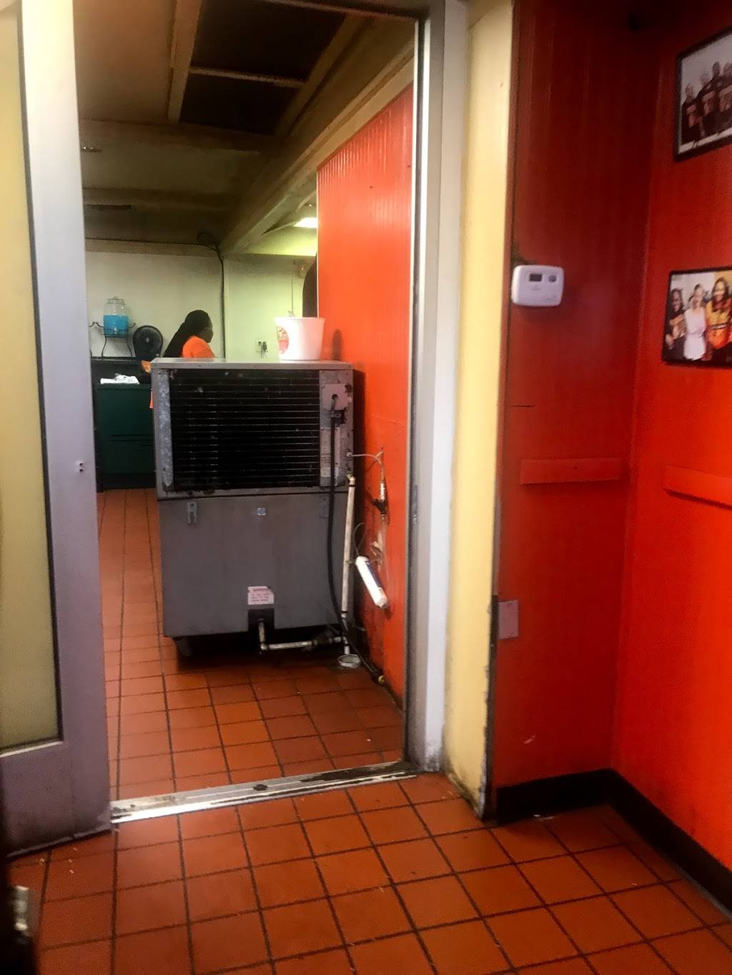 Spud Headz | restaurant | 5011 East 8 Mile Road, Warren, MI 48091, USA | 5867587783 OR +1 586-758-7783