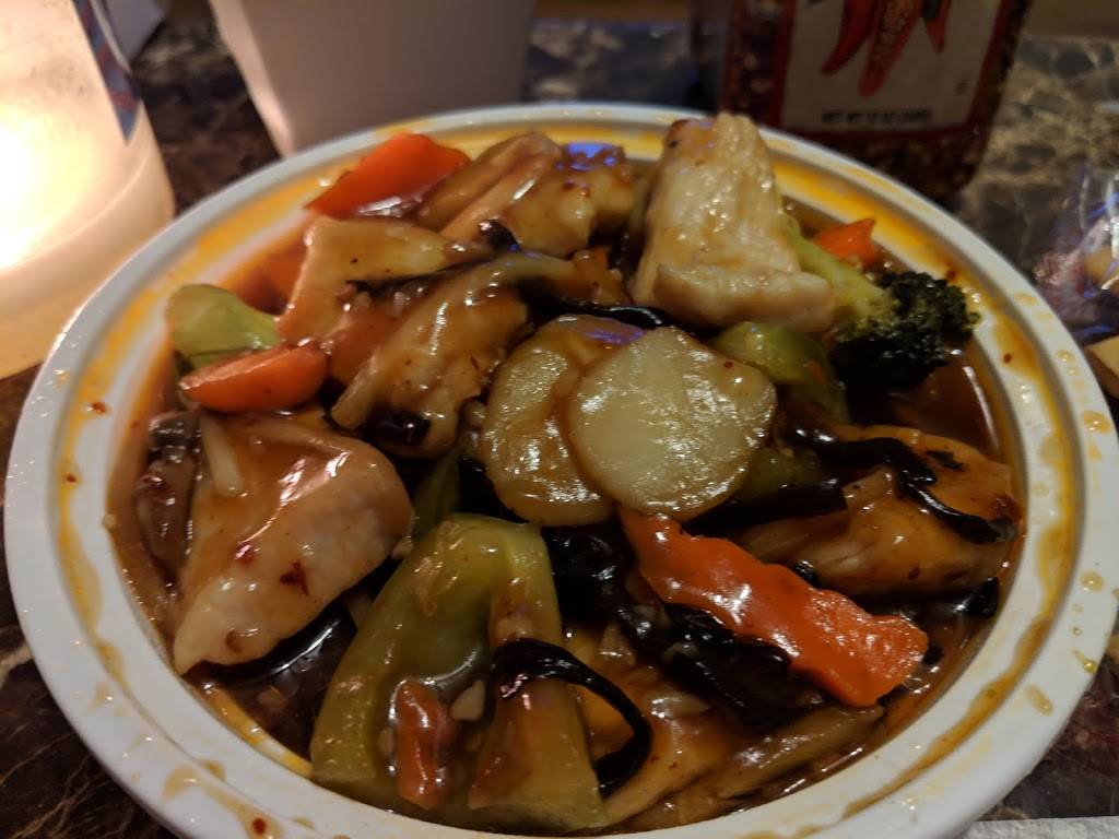 Blue Willow Chinese Restaurant | restaurant | 2418 W Fullerton Ave, Chicago, IL 60647, USA | 7733846499 OR +1 773-384-6499