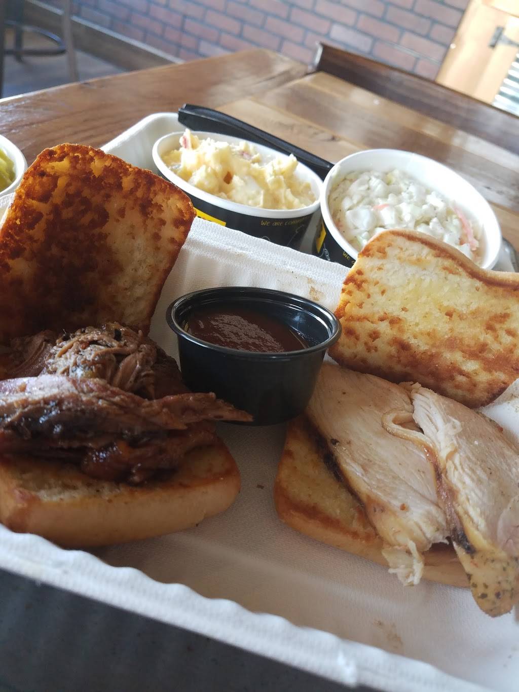 Dickeys Barbecue Pit | restaurant | 2363 E Colorado Blvd, Pasadena, CA 91107, USA | 6269932862 OR +1 626-993-2862